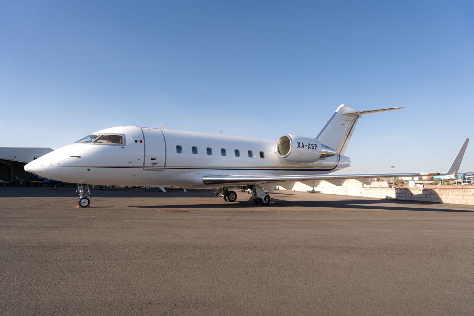 Bombardier CL 604 S/N 5302 for sale | feature image