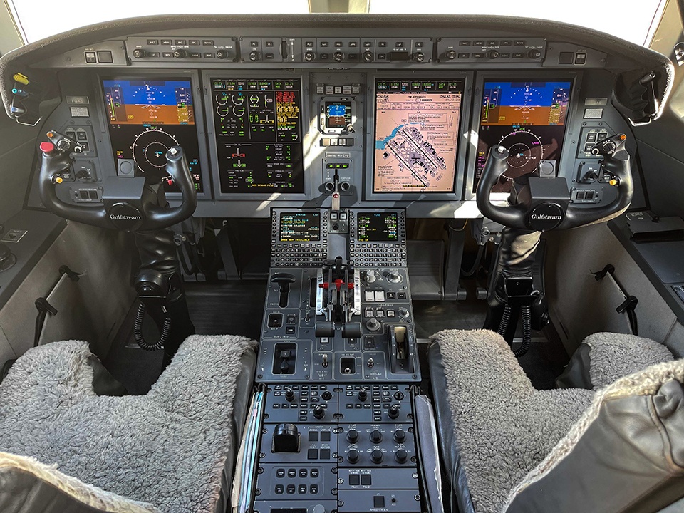 Gulfstream G150  S/N 269 for sale | gallery image: /userfiles/files/COCKPIT(2).jpg