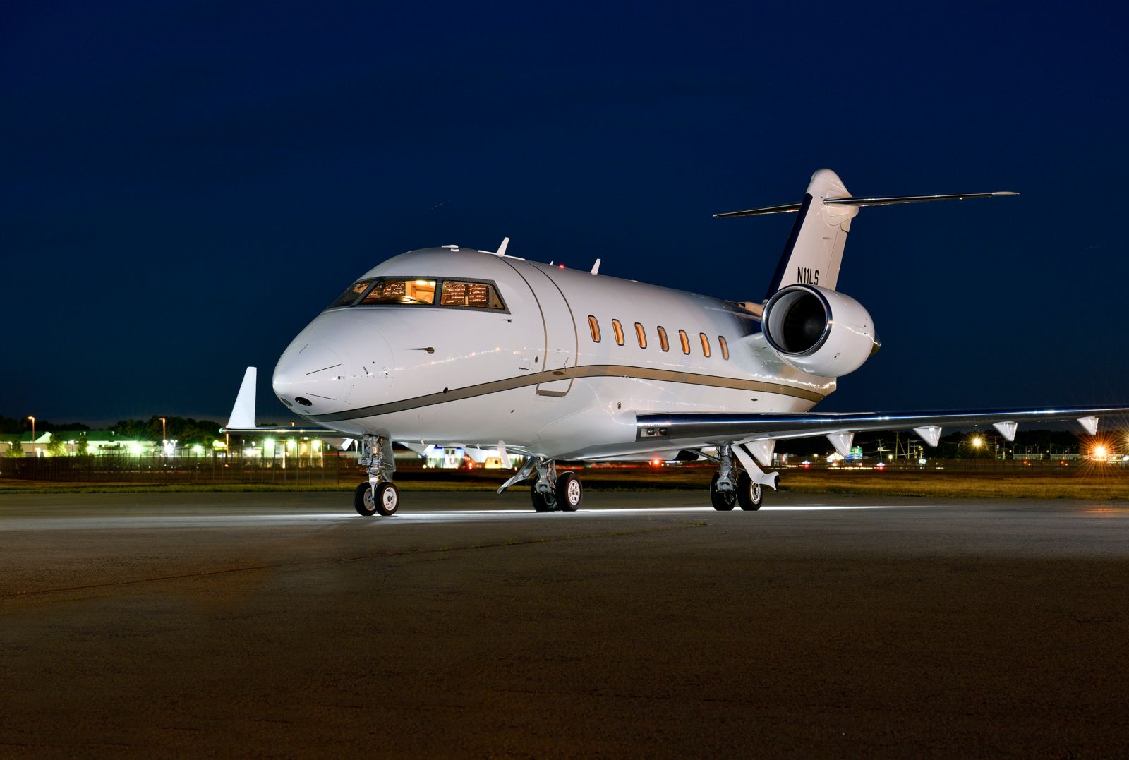 Bombardier CL 604 S/N 5563 for sale | feature image