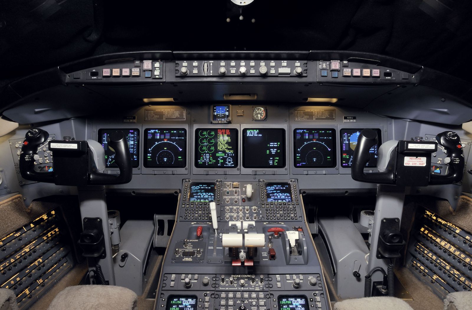Bombardier CL 604  S/N 5433 for sale | gallery image: /userfiles/images/CL604_sn5433/cpit1_300.jpg