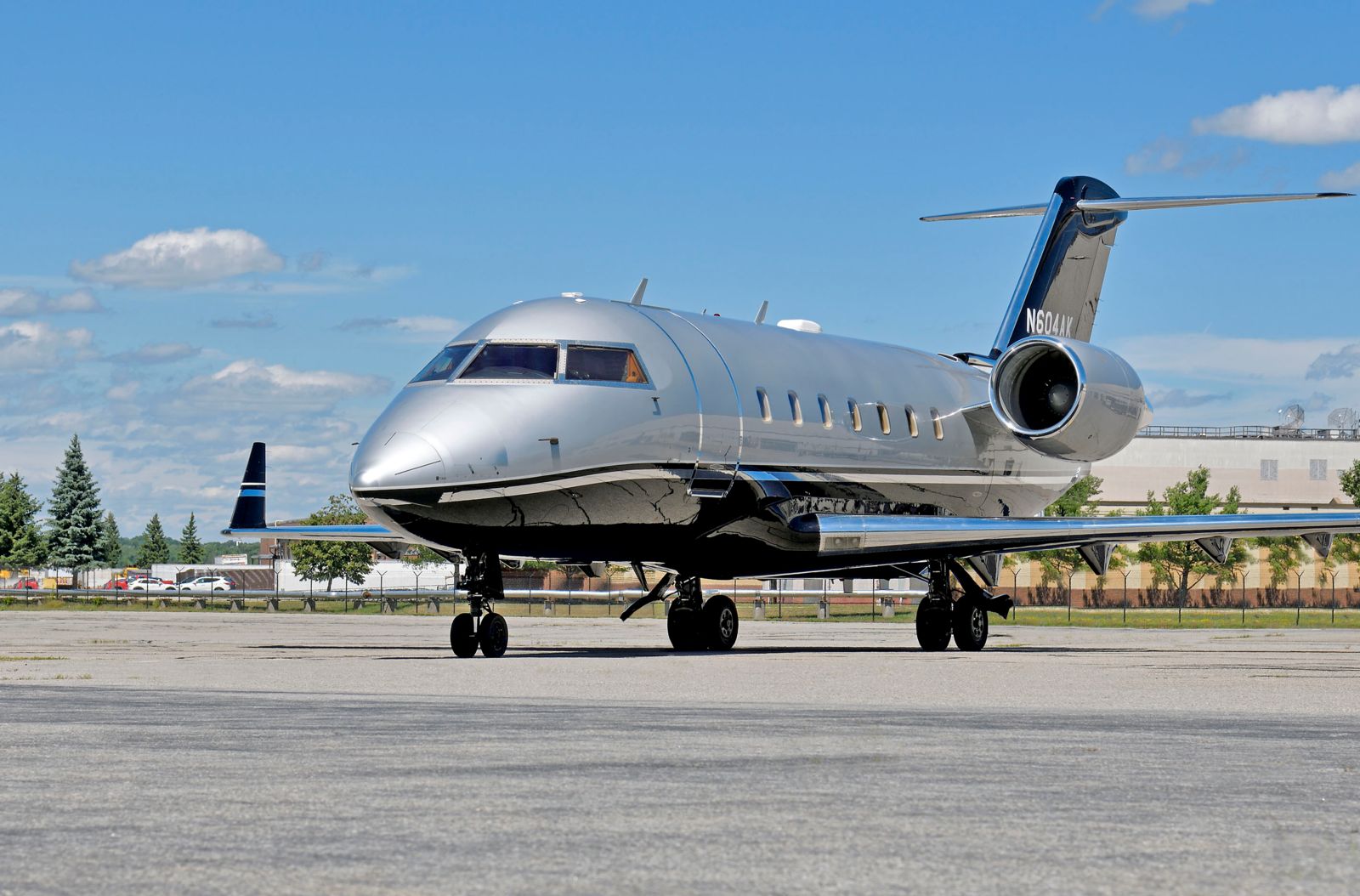 Bombardier CL 604 S/N 5623 for sale | feature image