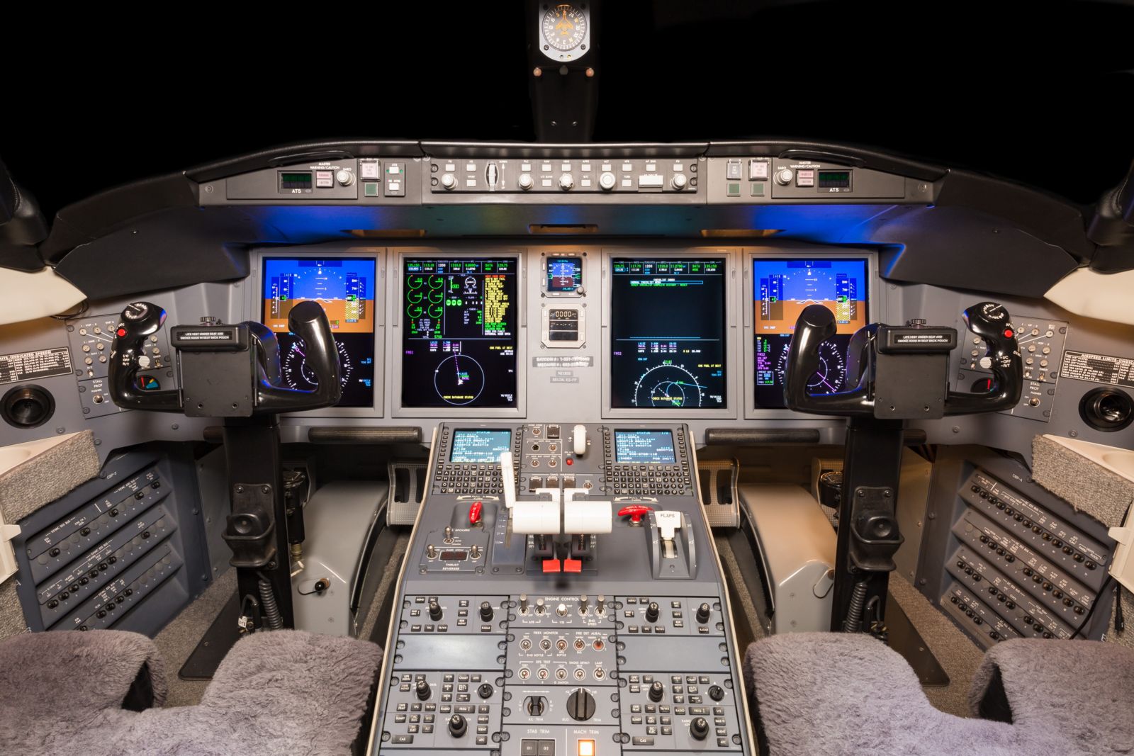 Bombardier CL 605  S/N 5965 for sale | gallery image: /userfiles/images/CL605_5965/cockpit.jpg