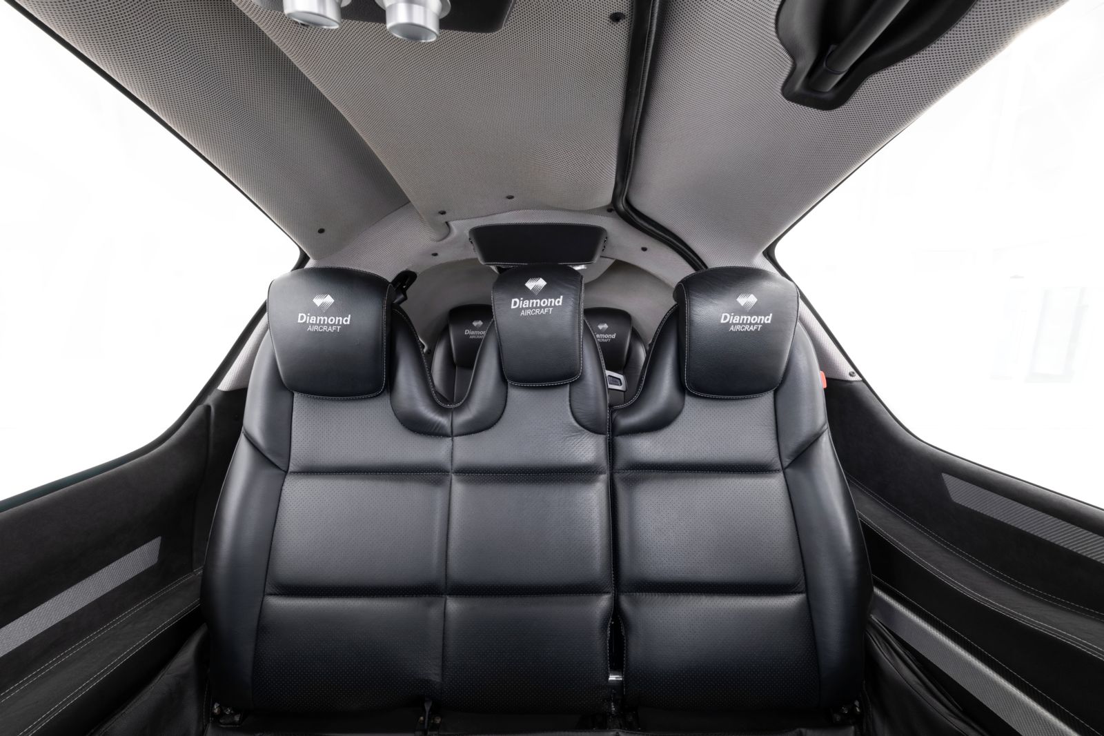 Diamond DA62  S/N 62.C021 for sale | gallery image: /userfiles/images/DA62%2021/msc_n66ar-5.jpg