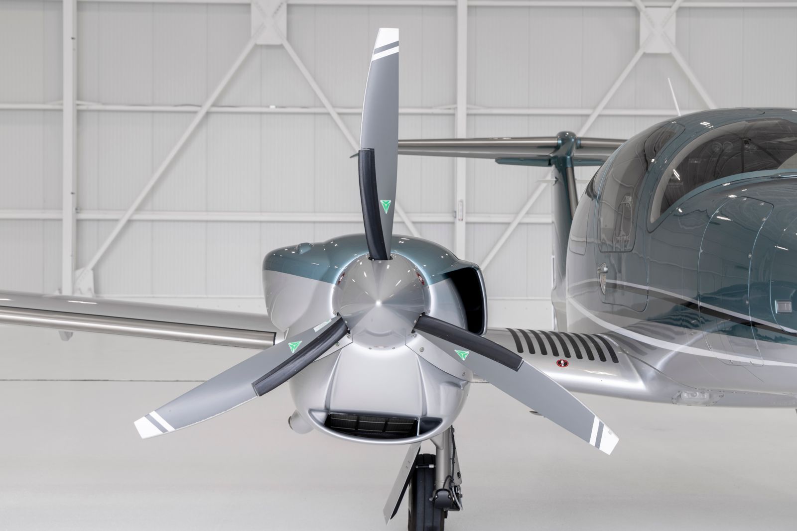 Diamond DA62  S/N 62.C021 for sale | gallery image: /userfiles/images/DA62%2021/msc_n66ar-7.jpg