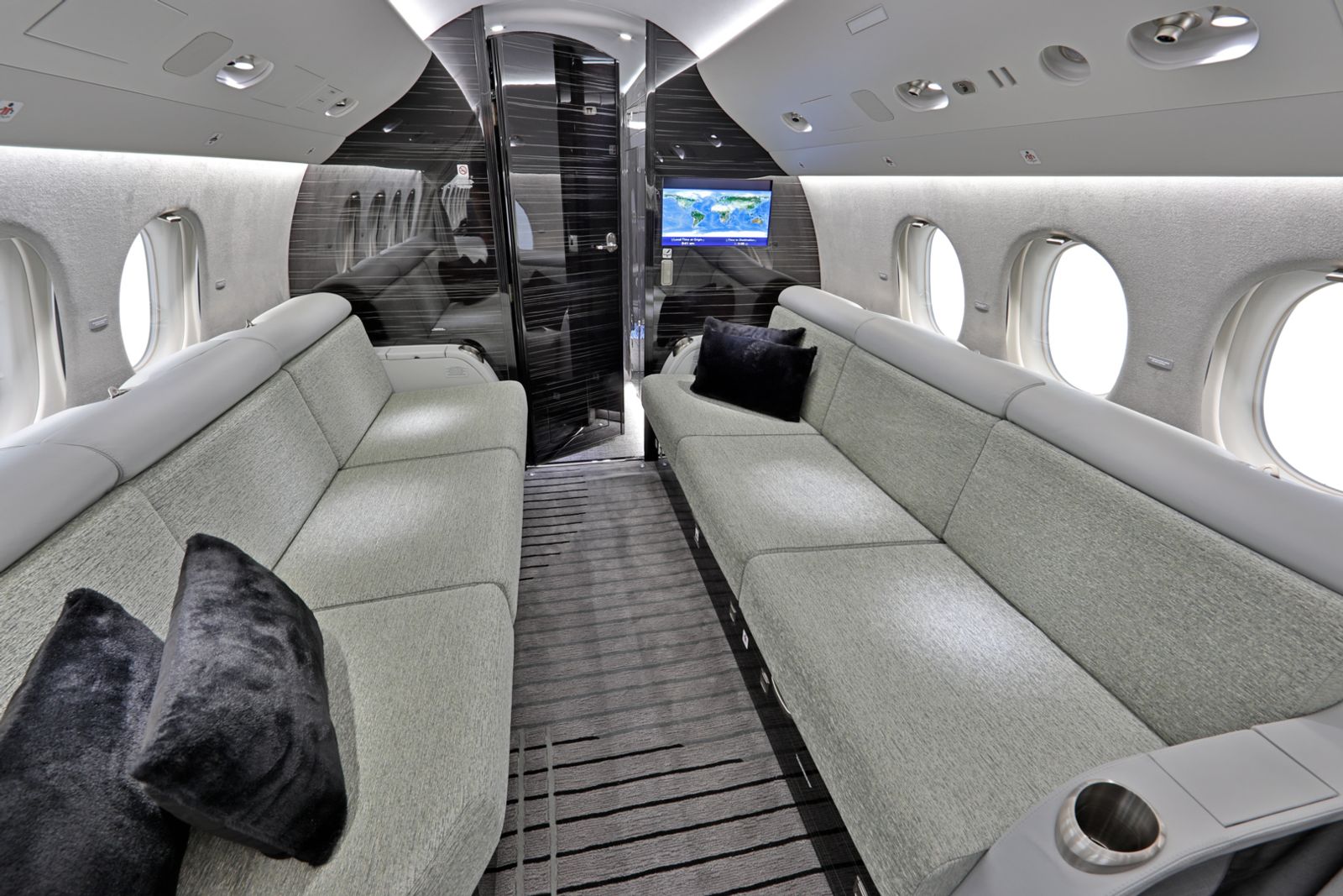 Dassault Falcon 7X  S/N 152 for sale | gallery image: /userfiles/images/F7X_sn152/aft%20aft.jpg