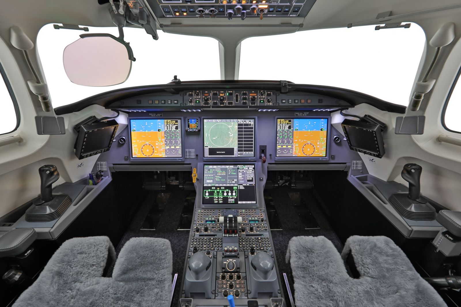 Dassault Falcon 7X  S/N 152 for sale | gallery image: /userfiles/images/F7X_sn152/cockpit.jpg