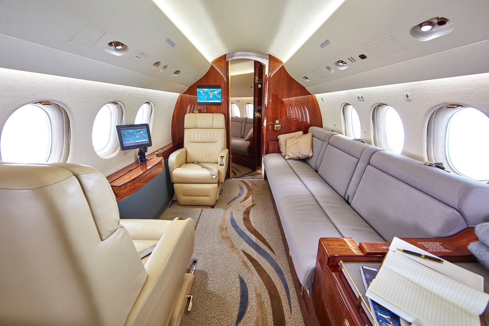 Dassault Falcon 7X  S/N 83 for sale | gallery image: /userfiles/images/F7X_sn58/aft%20cabin.jpg