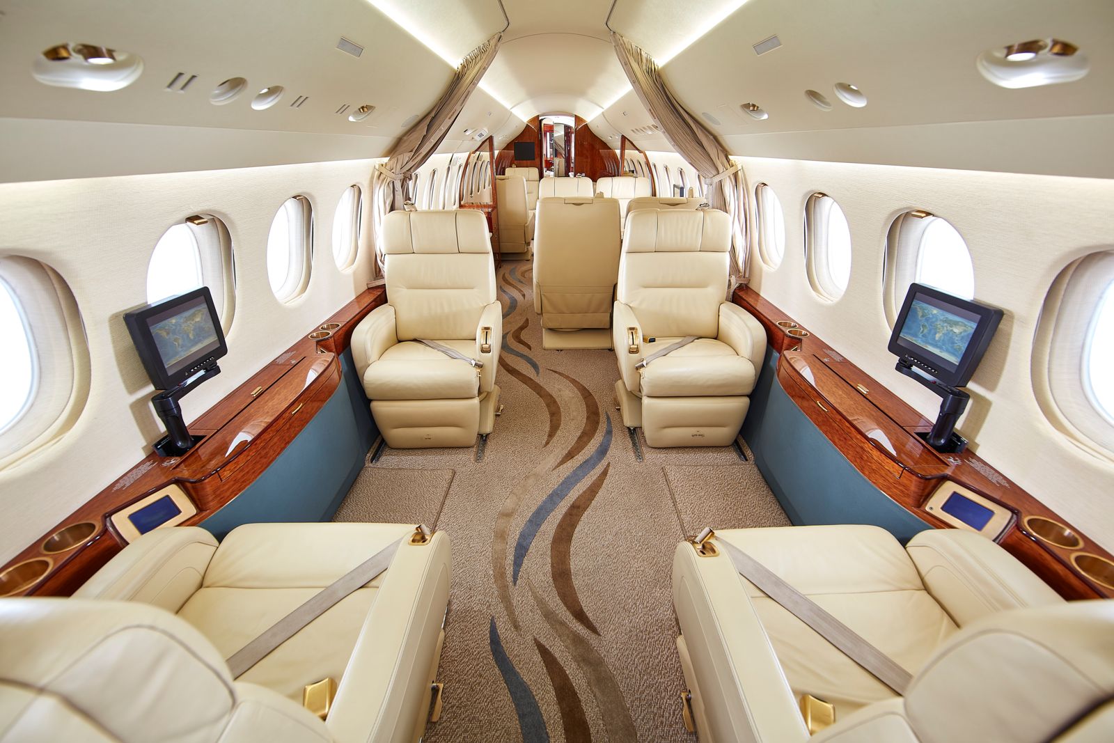 Dassault Falcon 7X  S/N 83 for sale | gallery image: /userfiles/images/F7X_sn58/fwd%20aft.jpg
