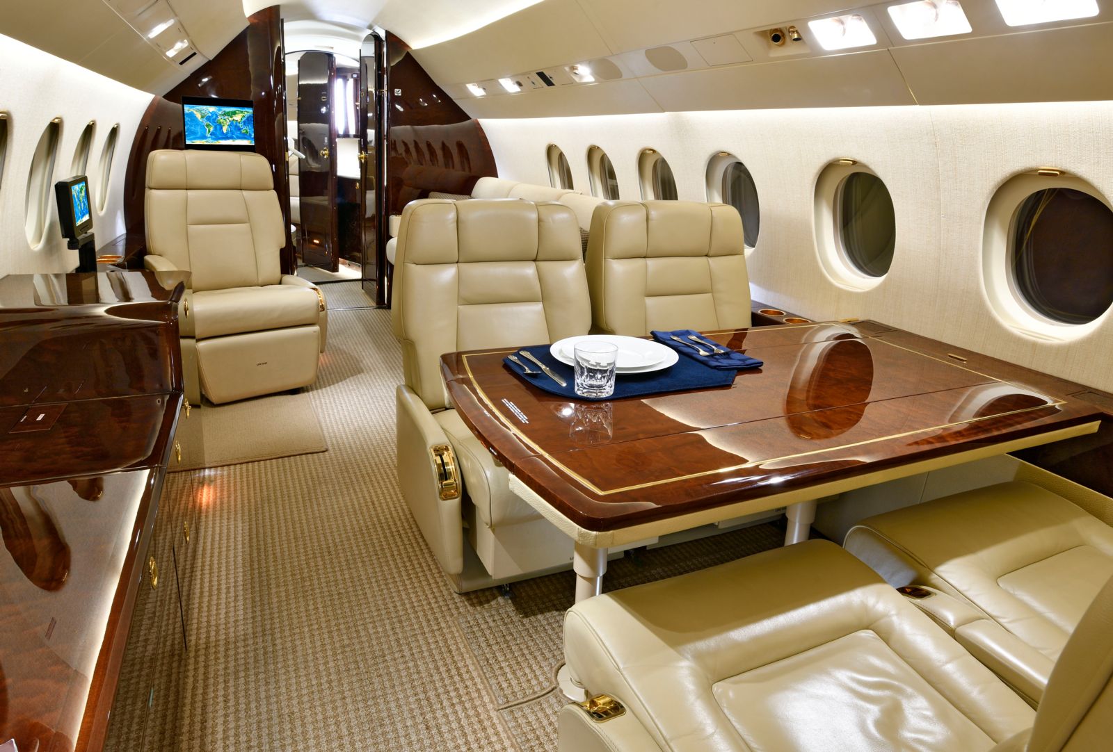 Dassault Falcon 900EX EASy  S/N 229 for sale | gallery image: /userfiles/images/F900EXy_sn229/mid%20aft.jpg