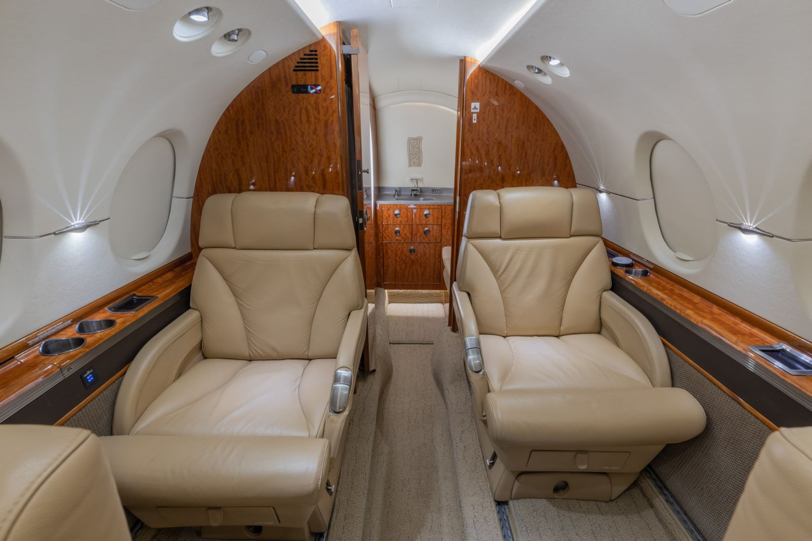 Hawker/Textron 800XPi  S/N 258729 for sale | gallery image: /userfiles/images/Hawker800XPi_sn729/n707ks-webres-10.jpg