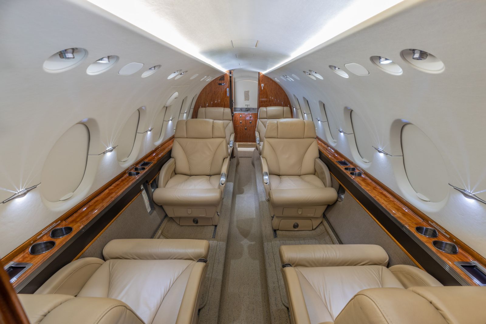 Hawker/Textron 800XPi  S/N 258729 for sale | gallery image: /userfiles/images/Hawker800XPi_sn729/n707ks-webres-8.jpg