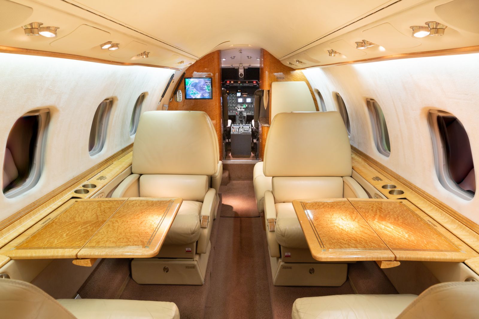 Bombardier Learjet 60  S/N 269 for sale | gallery image: /userfiles/images/Lear60_sn269/aft%20fwd.jpg