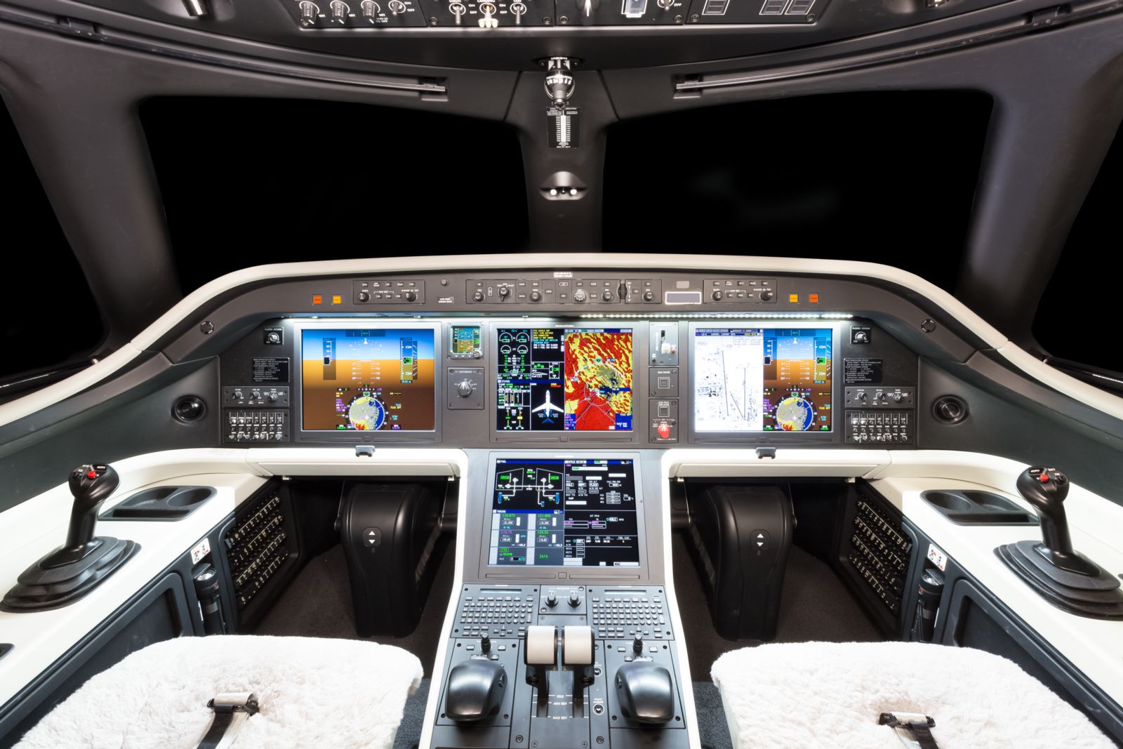 Embraer Legacy 500  S/N 55000049 for sale | gallery image: /userfiles/images/Legacy500_sn49/cockpit.jpg