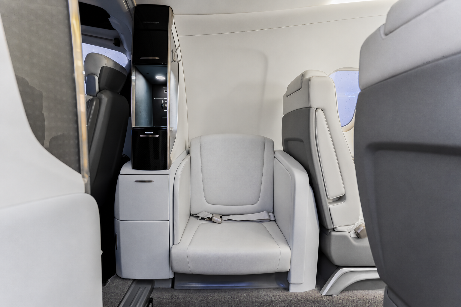 Honda Aircraft Company Honda Jet  S/N 42000118 for sale | gallery image: /hal/userfiles/images/listing-images/46337/2.png