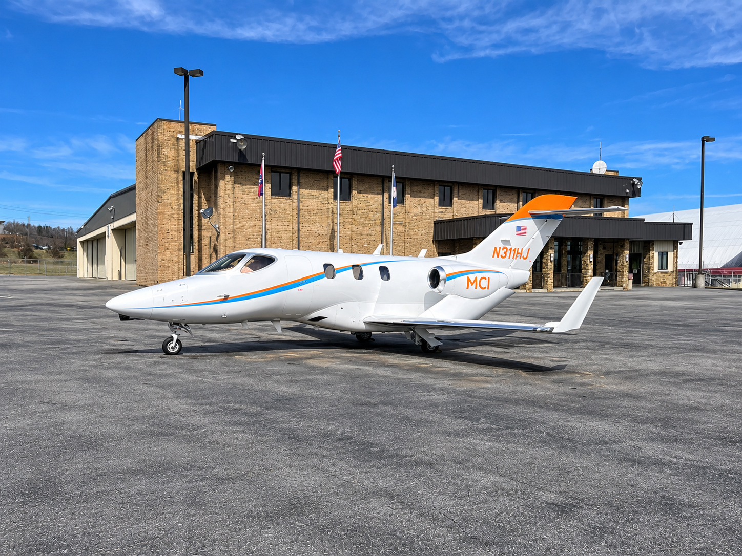 Honda Aircraft Company Honda Jet  S/N 42000118 for sale | gallery image: /hal/userfiles/images/listing-images/46337/3.jpg