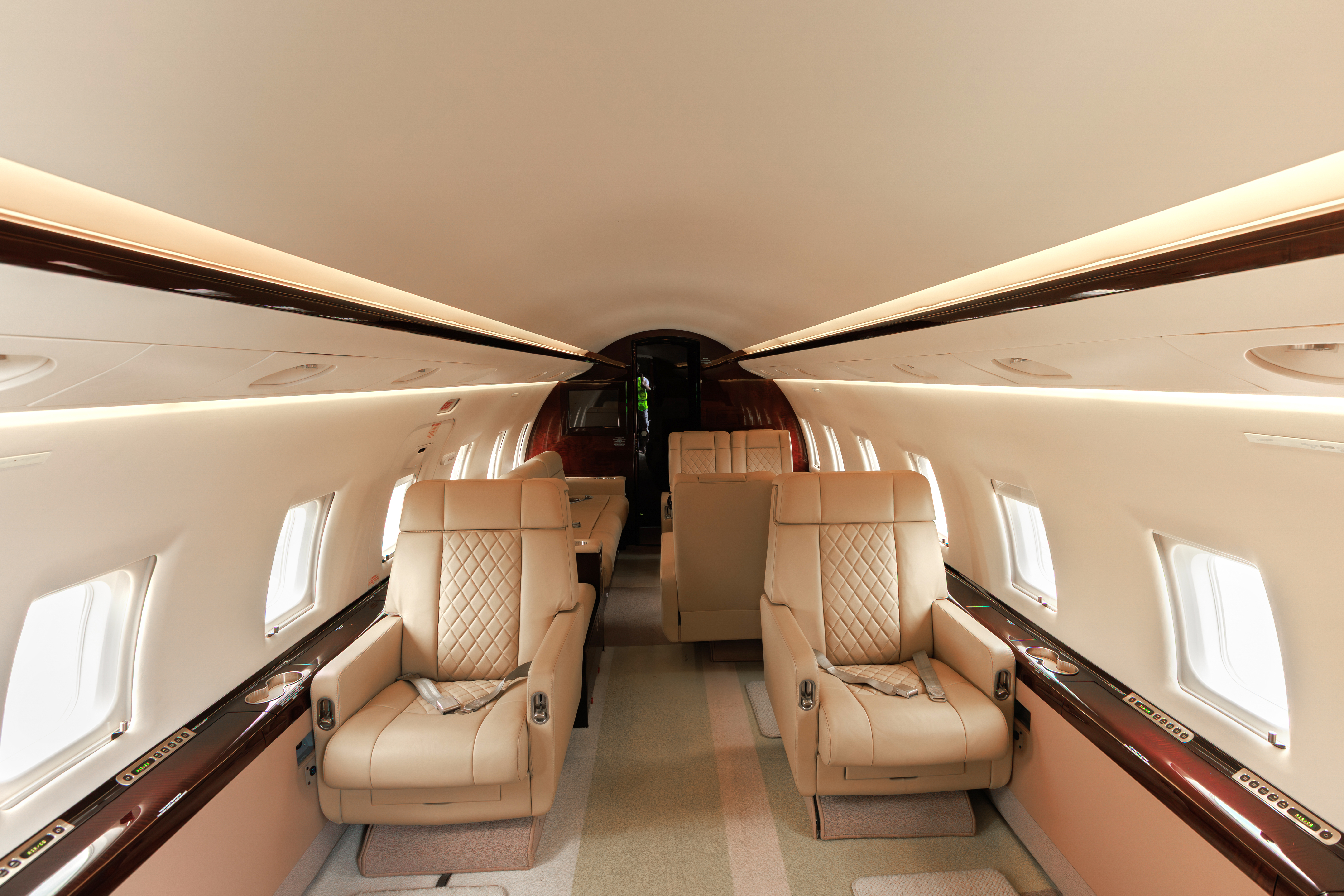 Bombardier CL 604  S/N 5644 for sale | gallery image: /hal/userfiles/images/listing-images/47428/SONE0543.jpg