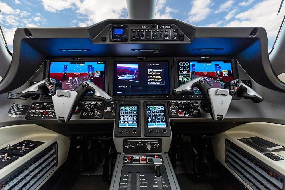 Embraer Phenom 300-300E  S/N 50500458 for sale | gallery image: /hal/userfiles/images/listing-images/47918/227421-0-774475.jpg