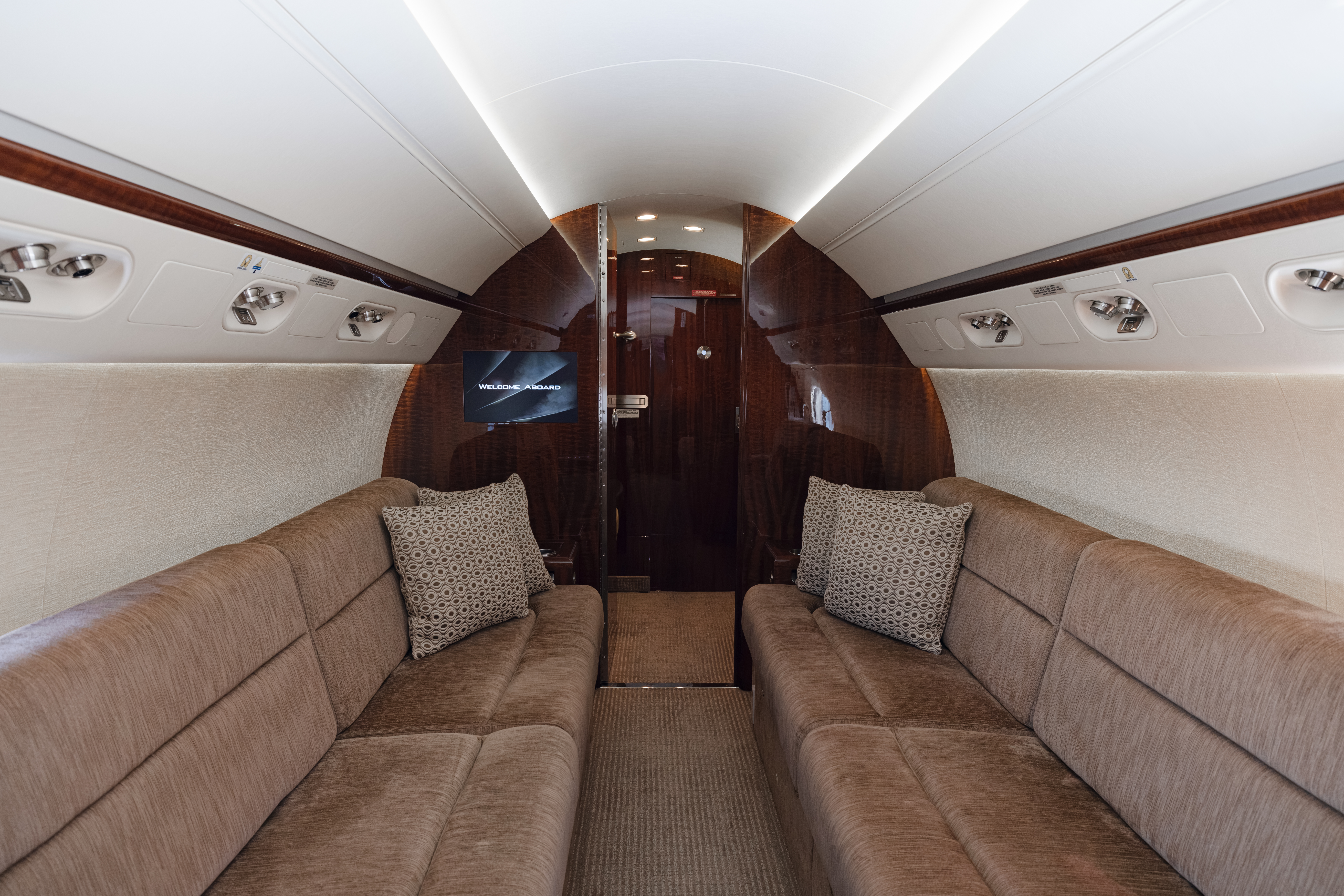Gulfstream G550  S/N  for sale | gallery image: /hal/userfiles/images/listing-images/49211/N451GV-G550-8.jpg
