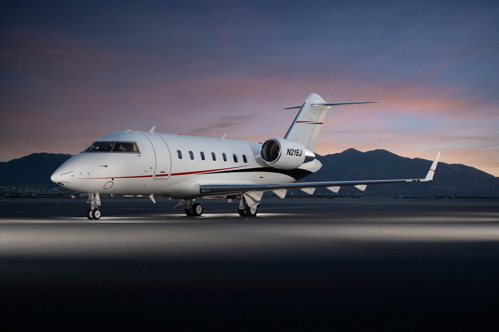 Bombardier CL 650  S/N  for sale | gallery image: /hal/userfiles/images/listing-images/49874/01_CL650_6113_S-Dusk.jpg