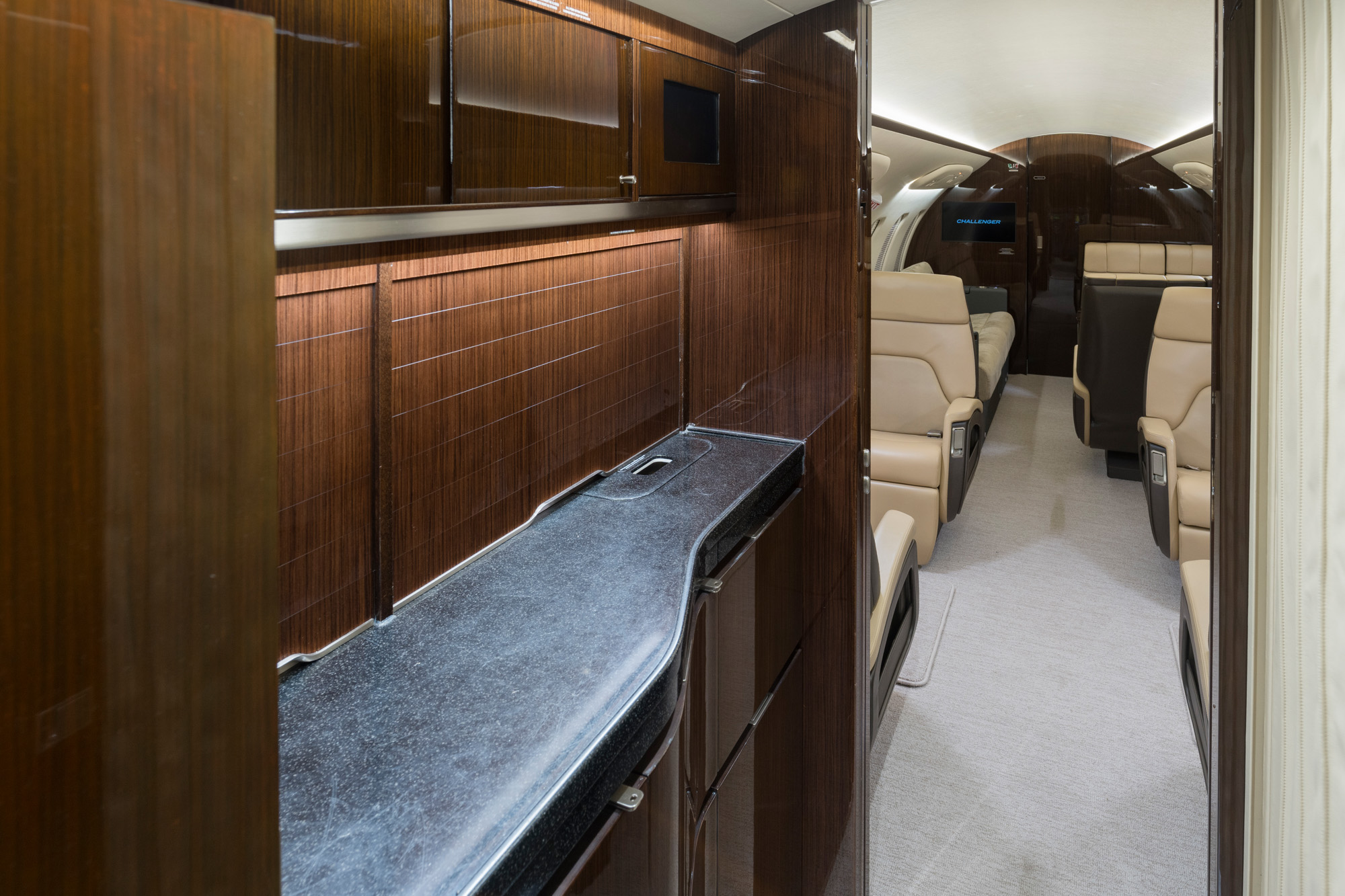 Bombardier CL 650  S/N  for sale | gallery image: /hal/userfiles/images/listing-images/49874/06_CL650_SN6113_INT2_014-_2k.jpg