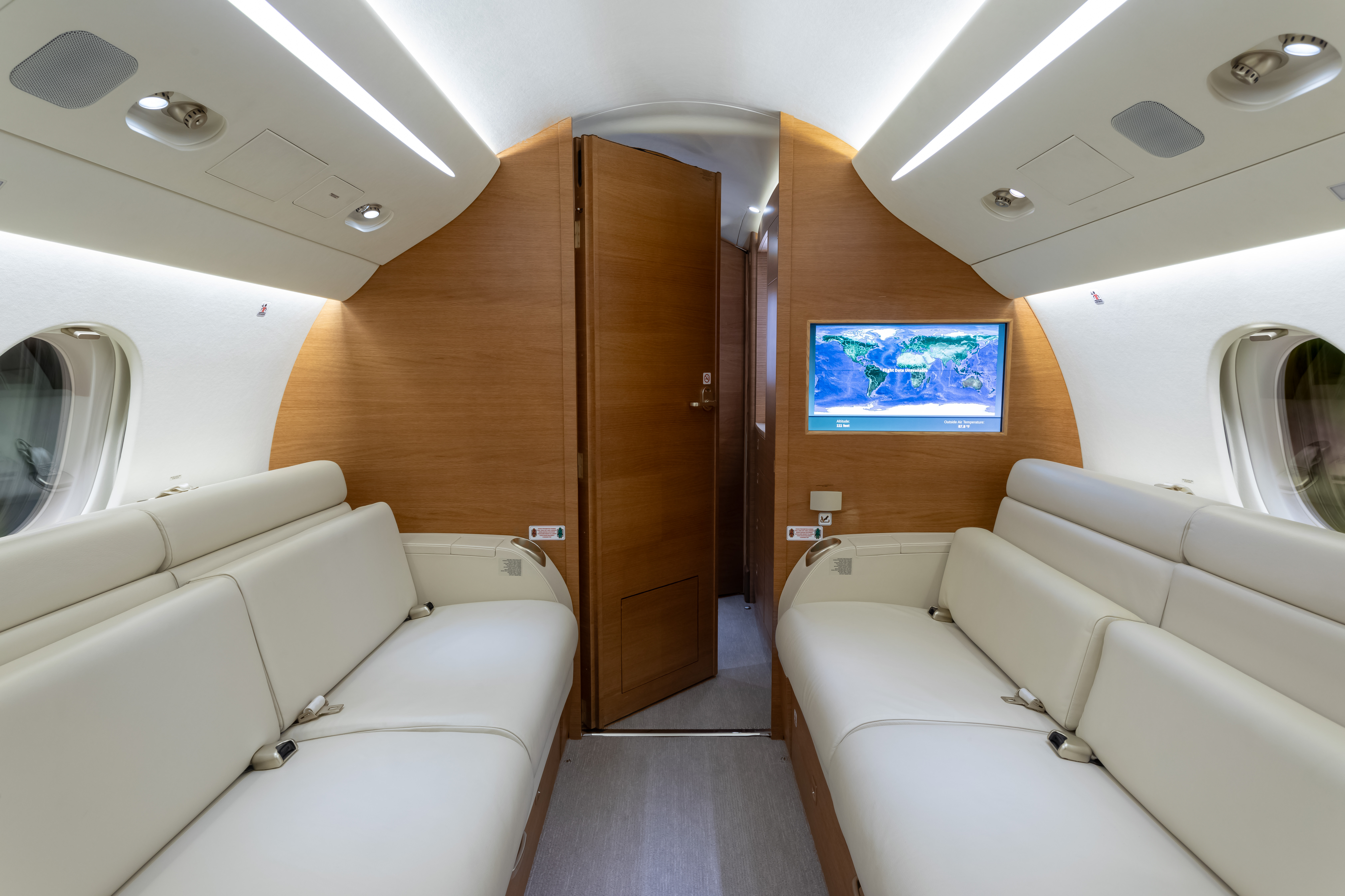 Dassault Falcon 7X  S/N 172 for sale | gallery image: /hal/userfiles/images/listing-images/49948/BFP_2046.jpg
