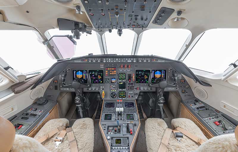 Dassault Falcon 2000 model image /hal/userfiles/images/model-slides/92-3.jpg