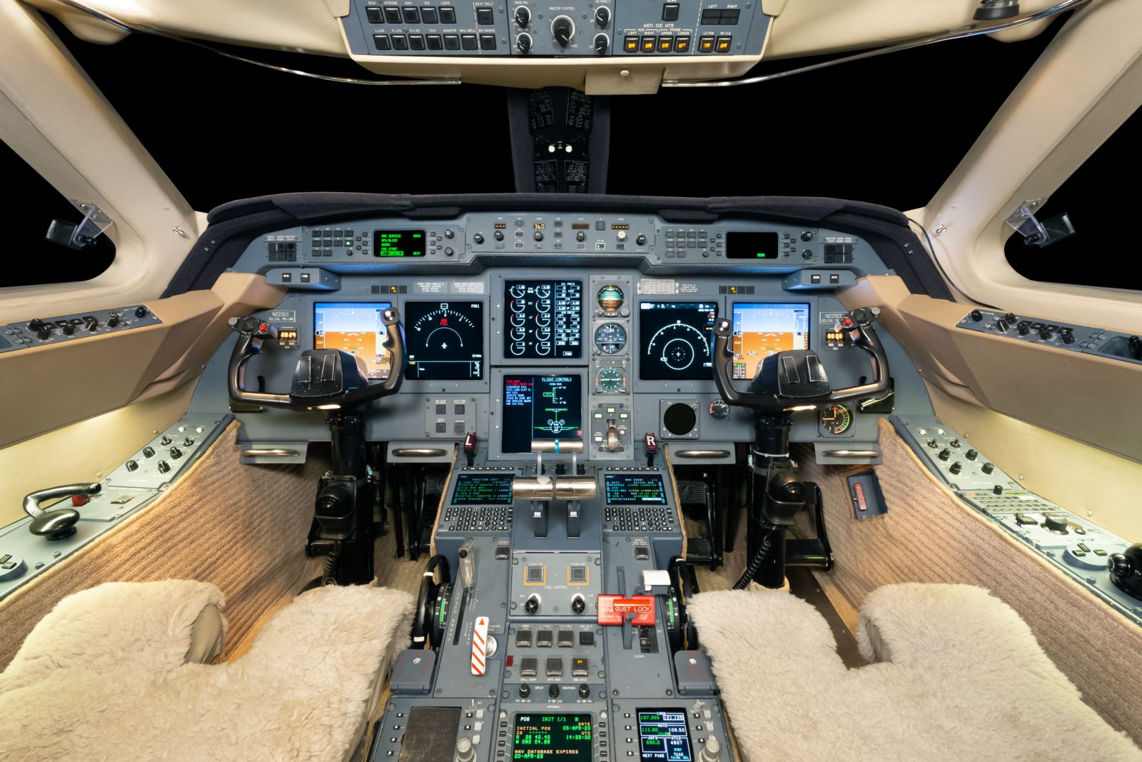 Gulfstream GV  S/N 563 for sale | gallery image: /userfiles/files/2%20bfp_9763%20cockpit.jpg