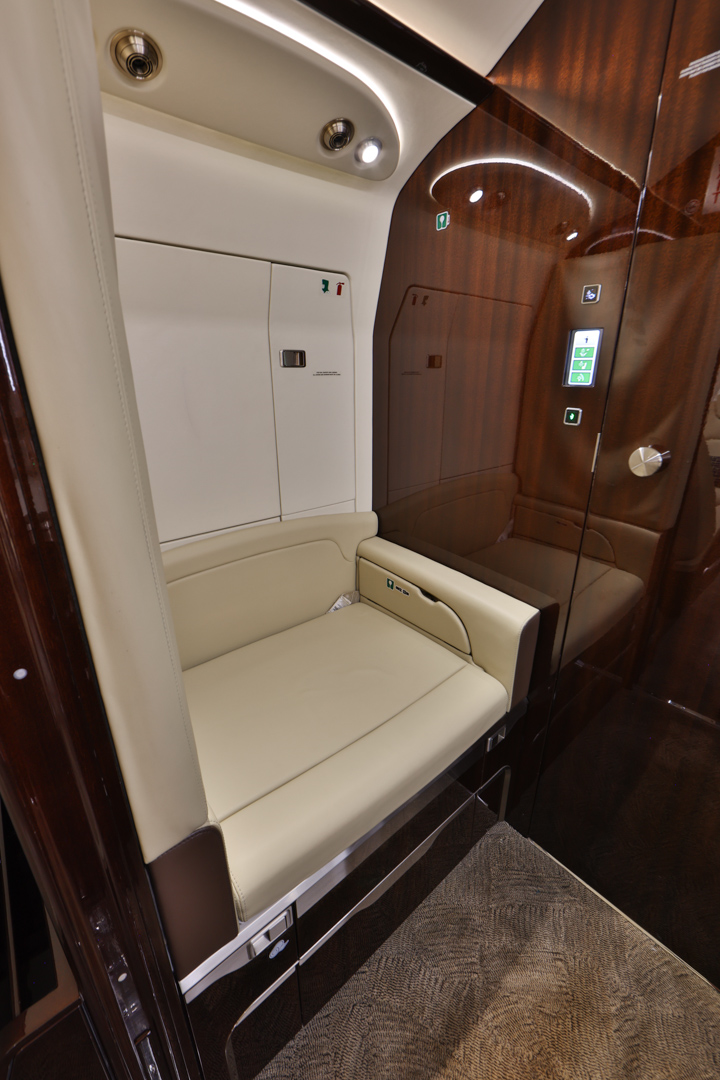 Bombardier CL 350/3500  S/N 20577 for sale | gallery image: /userfiles/files/CL350_sn%2320577__ss_-16.png