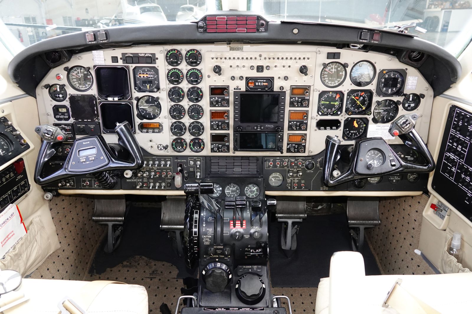 Beech King Air B200  S/N BB-1476 for sale | gallery image: /userfiles/files/bb1476%20cockpit.jpg