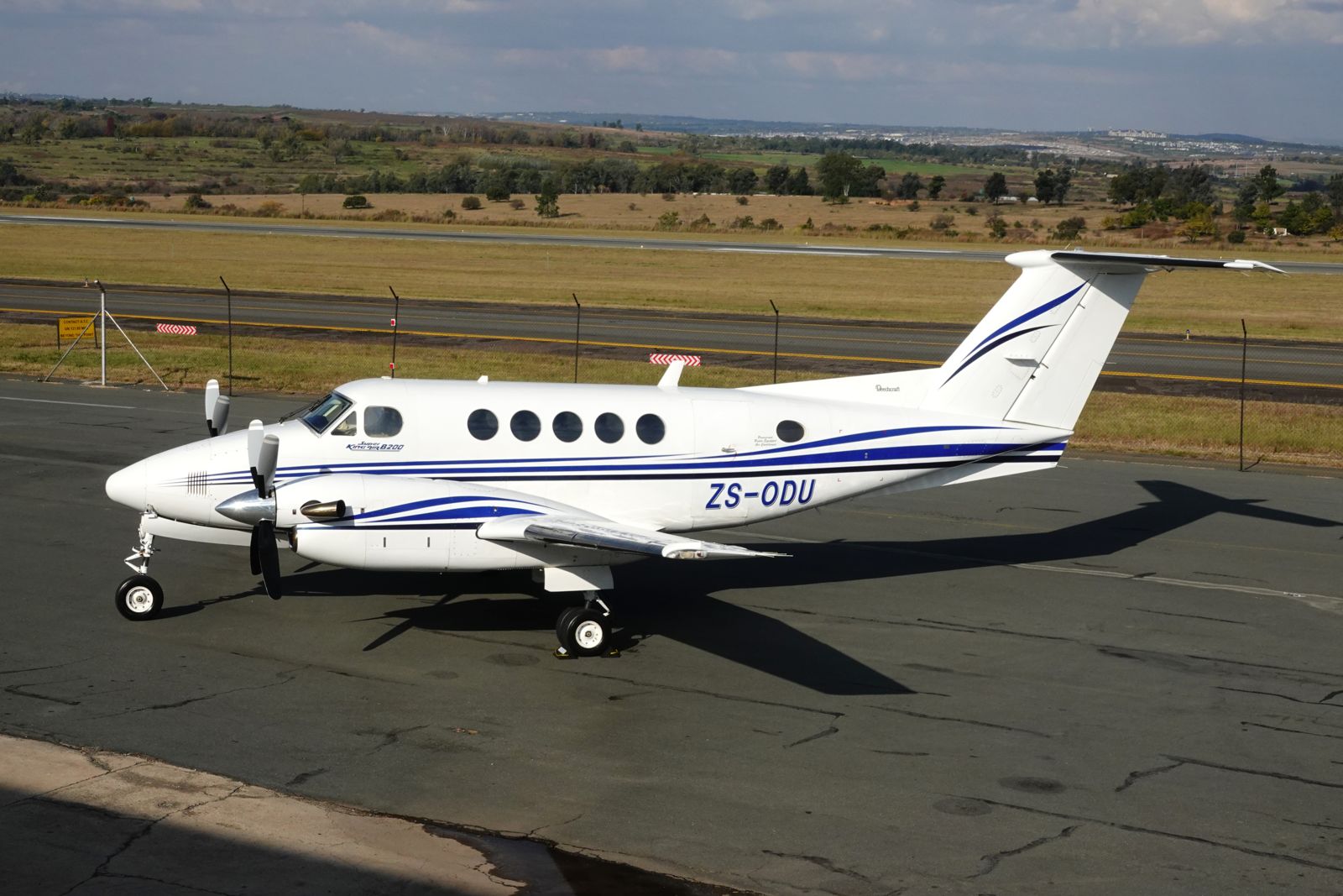 Beech King Air B200  S/N BB-1476 for sale | gallery image: /userfiles/files/bb1476%20exterior%20lh%20side%20above.jpg