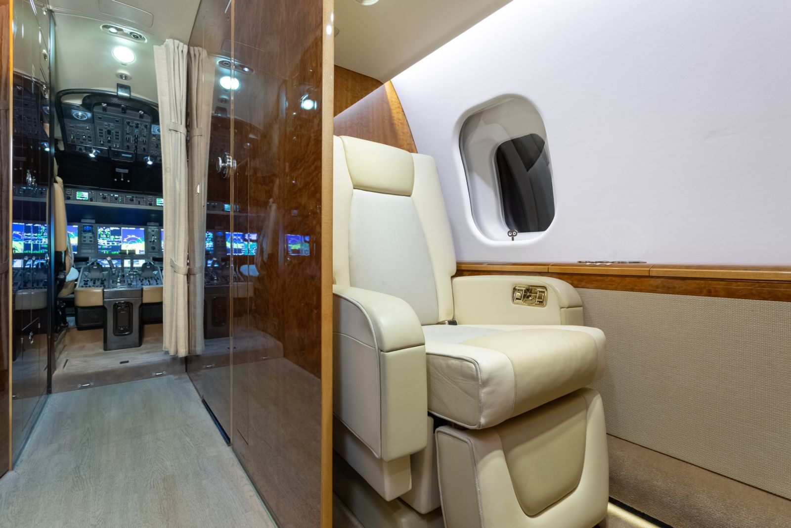 Bombardier Global 6000  S/N 9529 for sale | gallery image: /userfiles/files/bfp_0110%20-%20copy.jpg