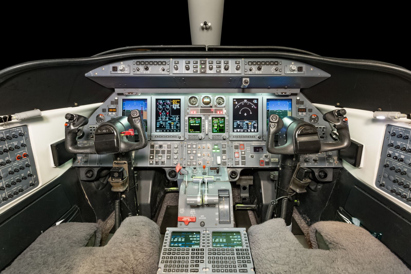 Bombardier Learjet 45  S/N 129 for sale | gallery image: /userfiles/files/bfp_0755_cockpit.jpg