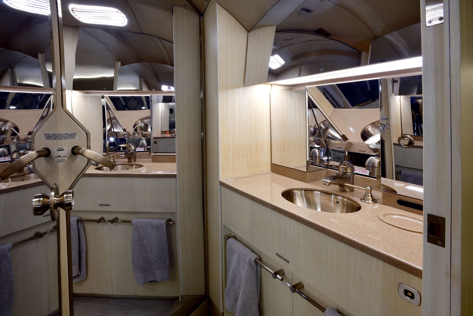 Dassault Falcon 900B  S/N 93 for sale | gallery image: /userfiles/files/int11_72.jpg