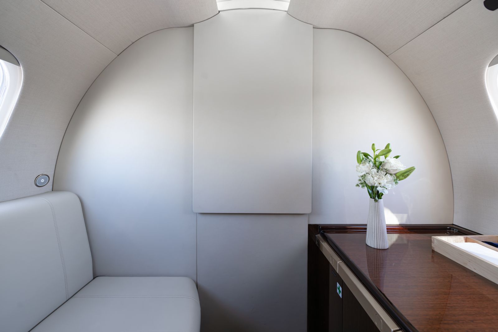 Embraer Phenom 300-300E  S/N 50500197 for sale | gallery image: /userfiles/files/n31ss-p300-9.jpg