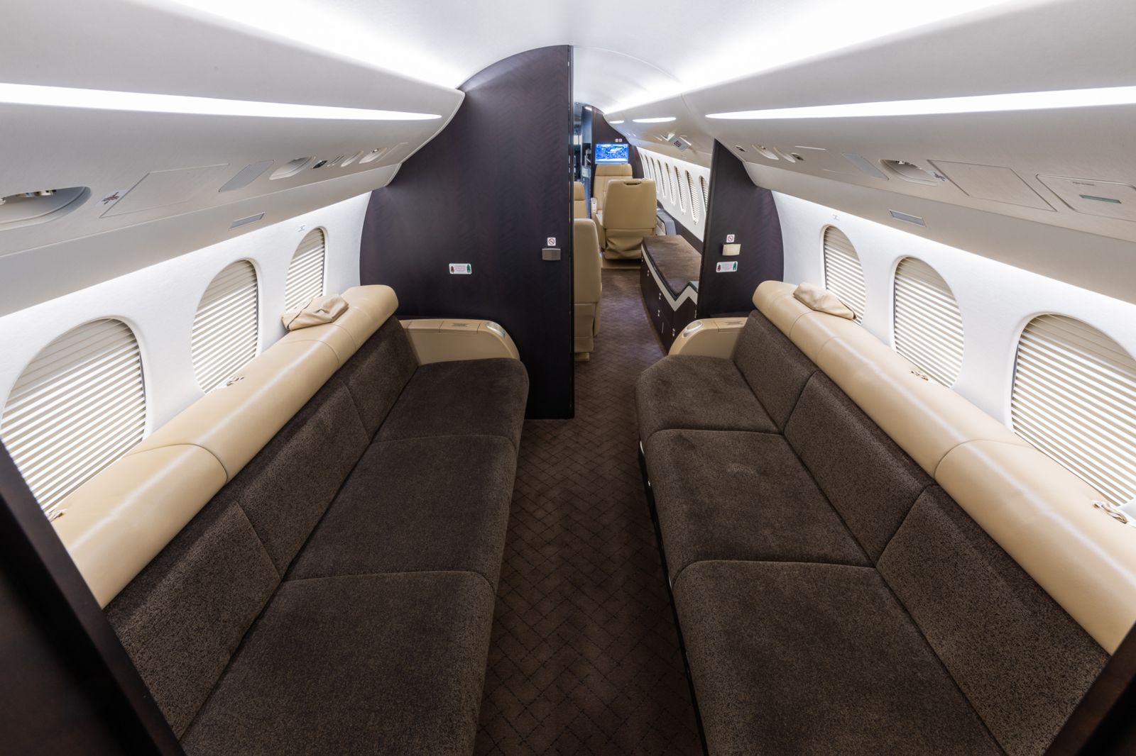 Dassault Falcon 7X  S/N 206 for sale | gallery image: /userfiles/files/n559am-webres-17.jpg