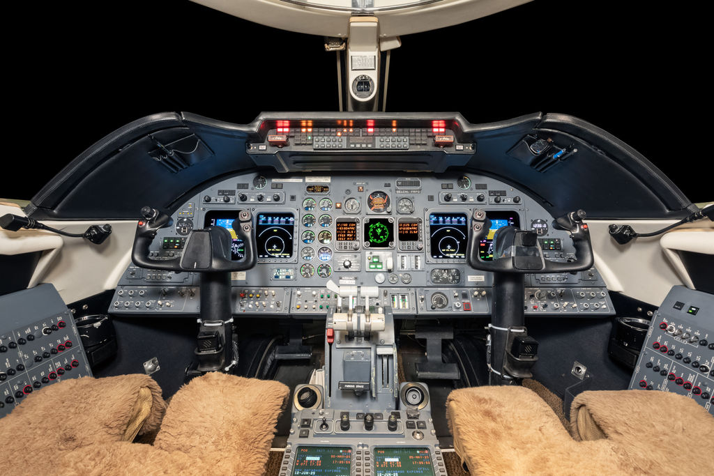 Bombardier Learjet 60  S/N 60-233 for sale | gallery image: /userfiles/files/specifications/Lear%2060/233/2.jpg
