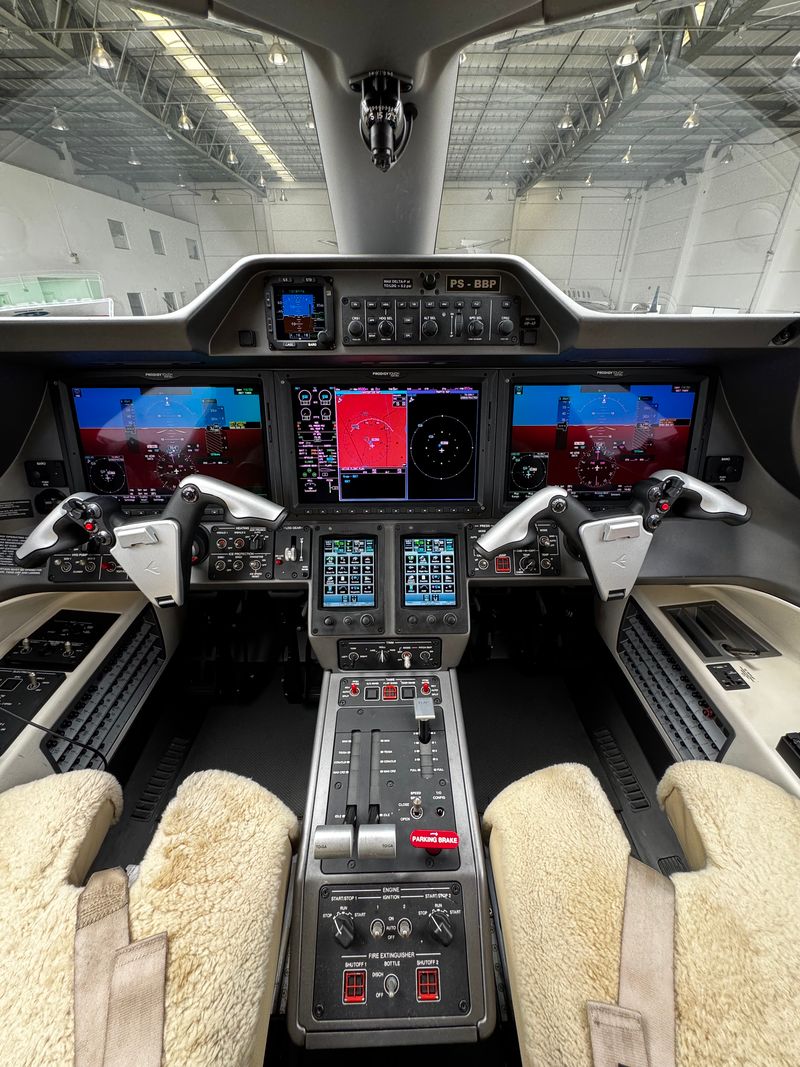 Embraer Phenom 300-300E  S/N 50500458 for sale | gallery image: /userfiles/files/specifications/Phenom%20300/gkEfqGDA.jpg