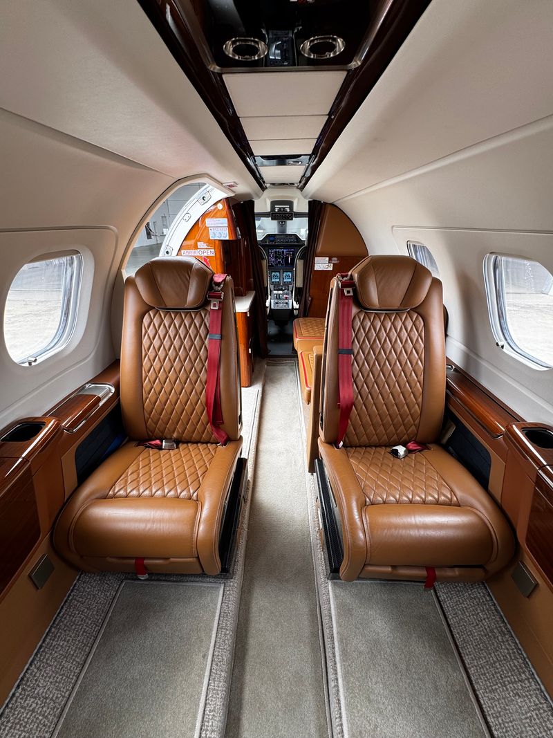 Embraer Phenom 300-300E  S/N 50500458 for sale | gallery image: /userfiles/files/specifications/Phenom%20300/kyfWKopA.jpg
