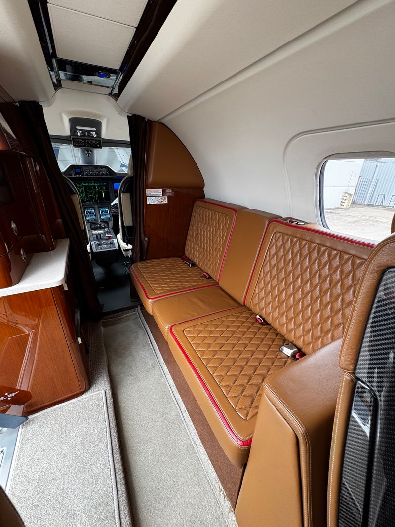 Embraer Phenom 300-300E  S/N 50500458 for sale | gallery image: /userfiles/files/specifications/Phenom%20300/n1z2jBUw.jpg