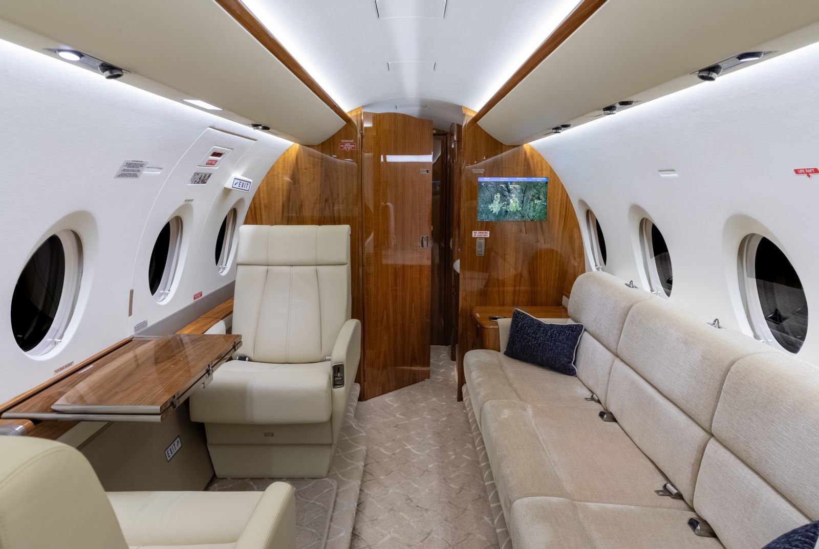 Gulfstream G280  S/N 2061 for sale | gallery image: /userfiles/images/2061/bfp_0889.jpg