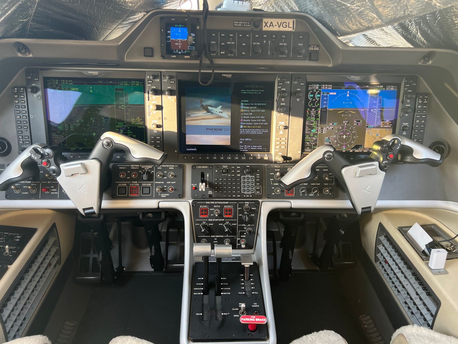 Embraer Phenom 300  S/N 50500262 for sale | gallery image: /userfiles/images/262/photo%2021-09-23%2017%2042%2021.jpg
