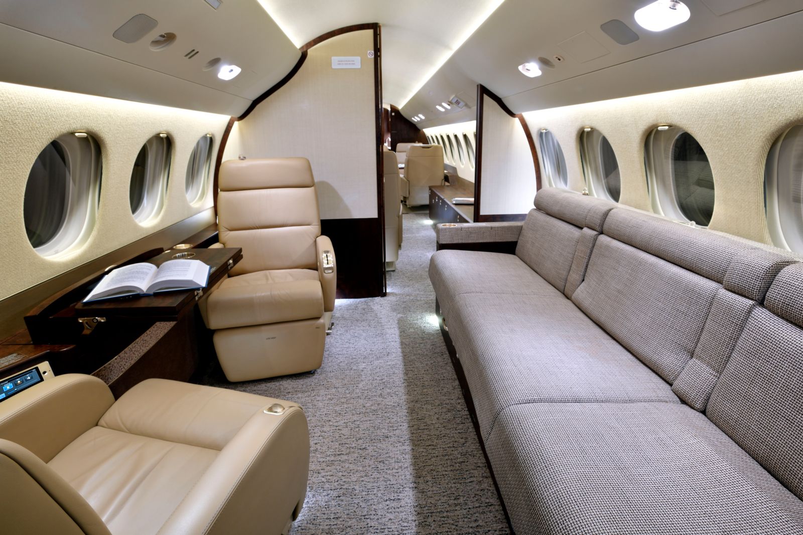 Dassault Falcon 7X  S/N 173 for sale | gallery image: /userfiles/images/7X%20173/int9d_300.jpg