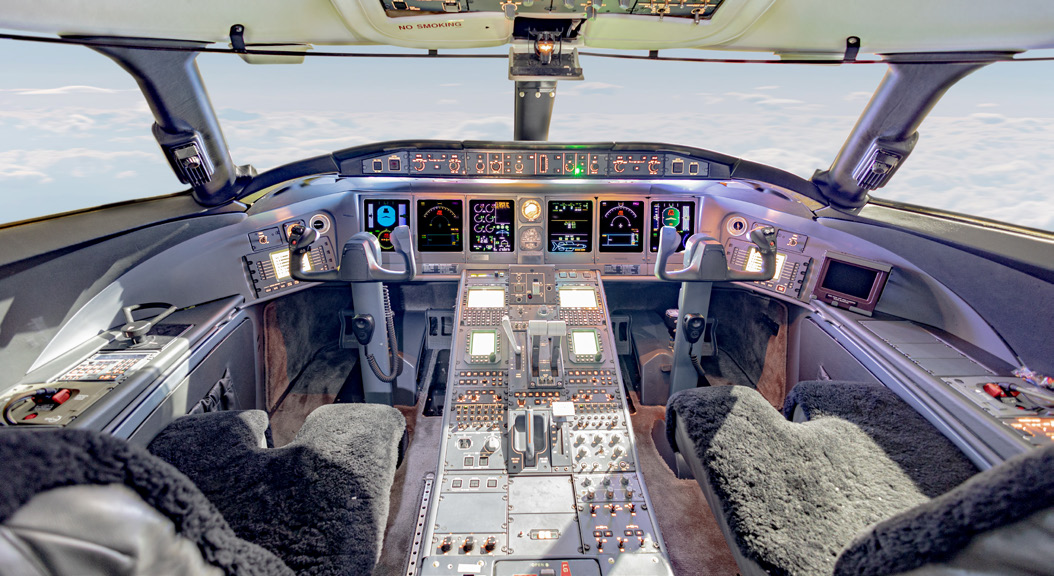 Bombardier Global Express  S/N 9014 for sale | gallery image: /userfiles/images/9014/cockpit.jpg