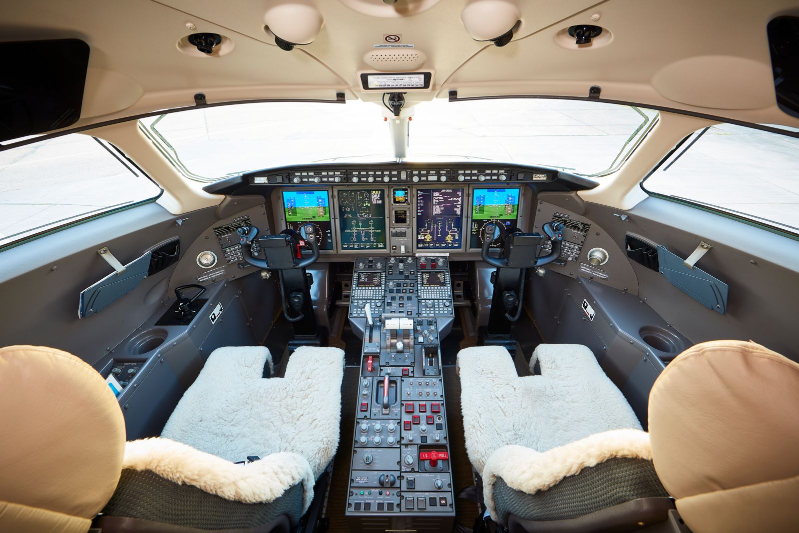 Bombardier CL 350/3500  S/N 20745 for sale | gallery image: /userfiles/images/CL350_sn20745/ca_5955_gj_ap-rdr_ca3_0231.jpg