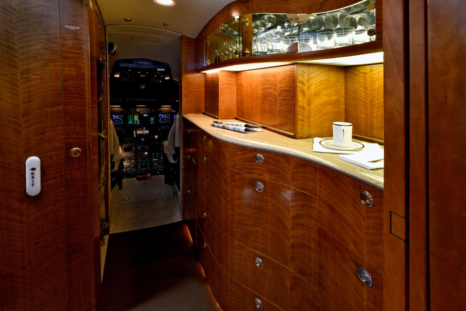 Bombardier CL 604  S/N 5563 for sale | gallery image: /userfiles/images/CL604_SN5563/int6c_300.jpg