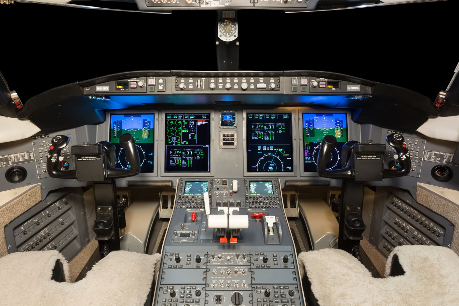 Bombardier CL 605  S/N 5754 for sale | gallery image: /userfiles/images/CL605_sn5754/cockpit.jpg