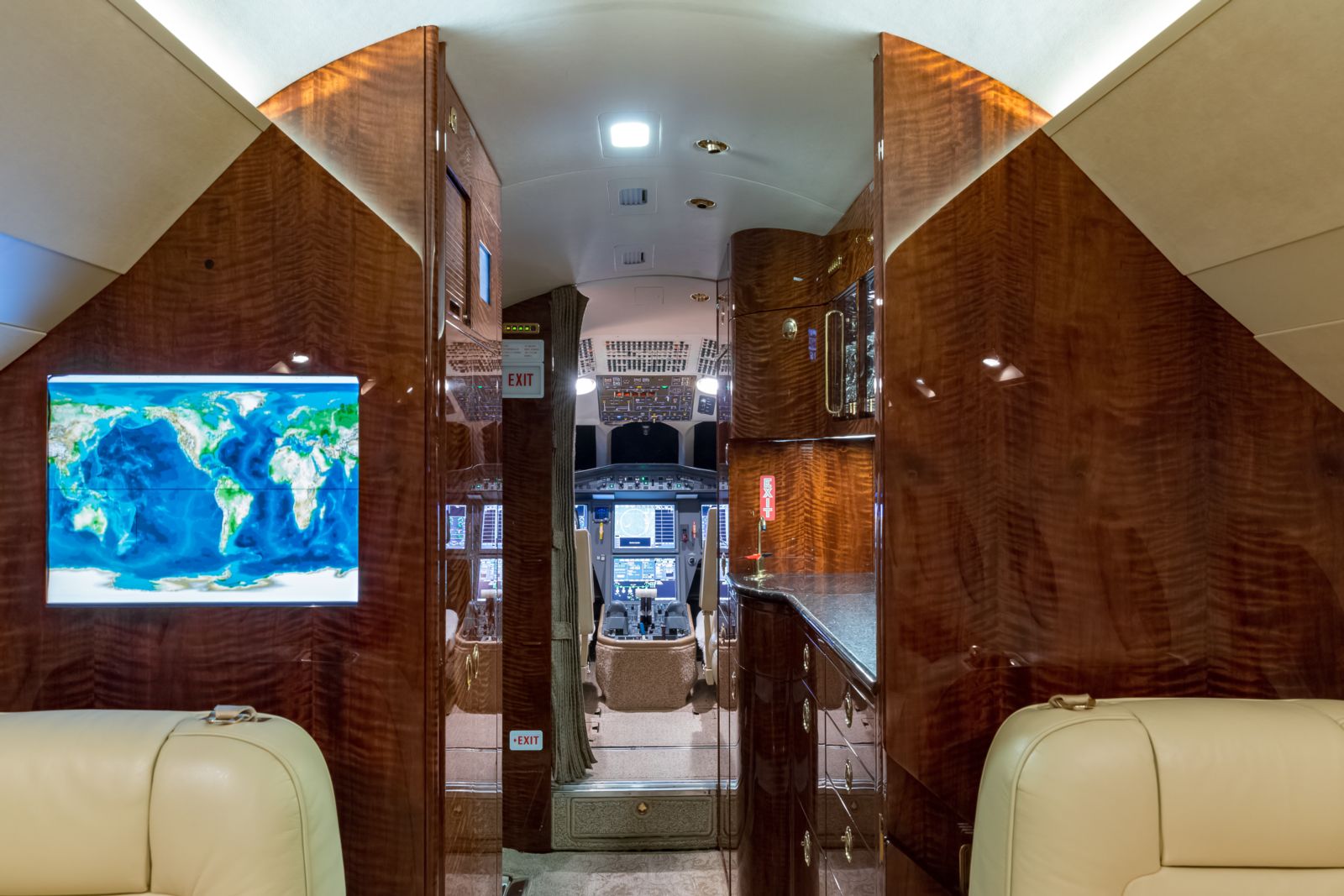 Dassault Falcon 2000EX EASy  S/N 68 for sale | gallery image: /userfiles/images/F2000EXy_sn68/bfp_9524.jpg