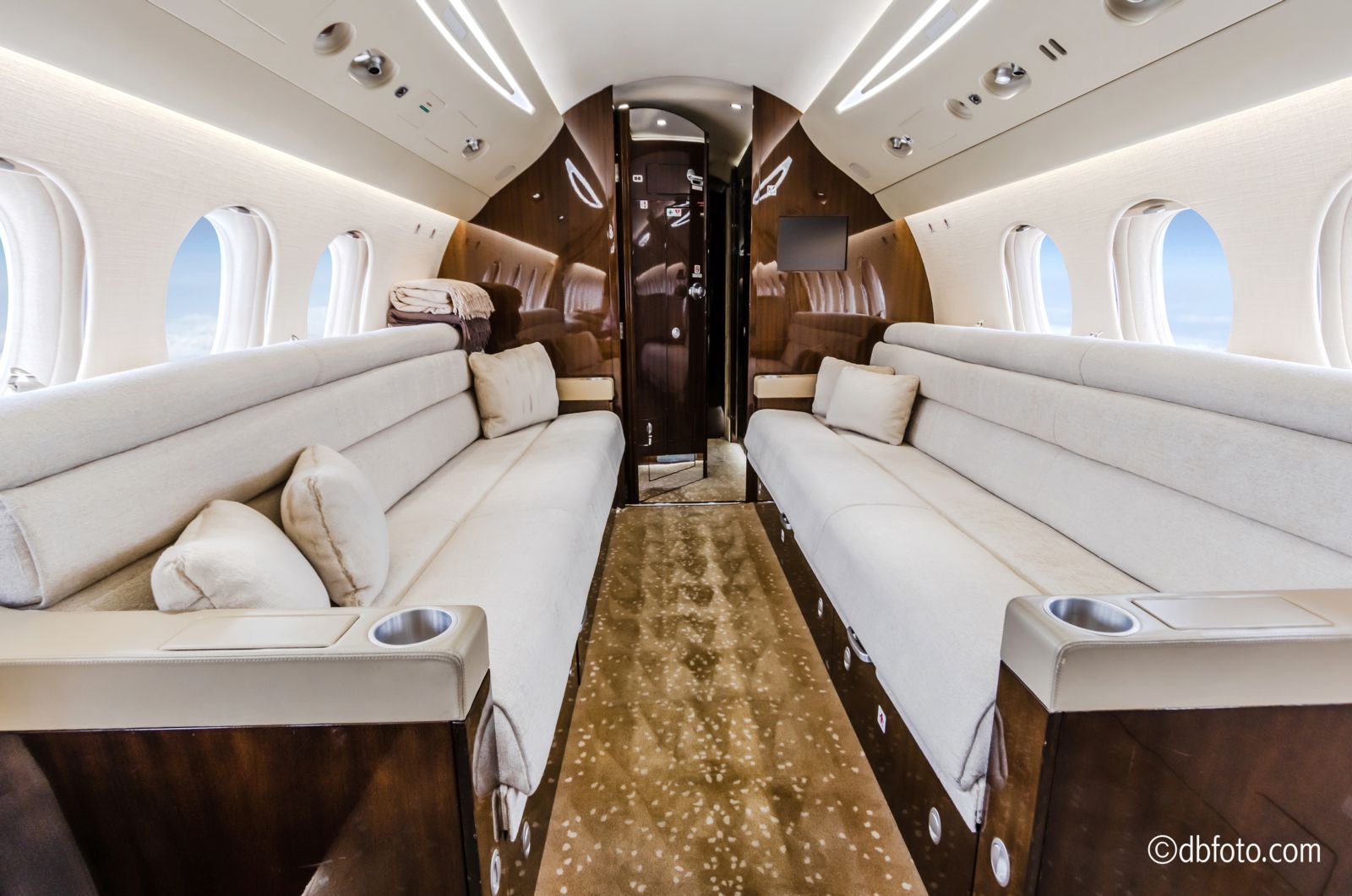 Dassault Falcon 7X  S/N 26 for sale | gallery image: /userfiles/images/F7X_sn26/cabin%20%C2%A9dbfoto22.jpg