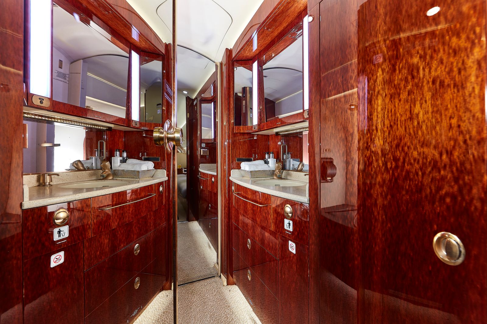 Dassault Falcon 7X  S/N 83 for sale | gallery image: /userfiles/images/F7X_sn58/galley.jpg