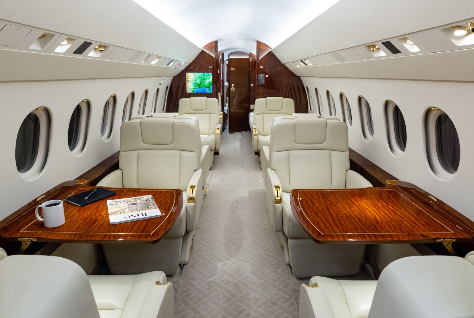 Dassault Falcon 900EX EASy gallery image /userfiles/images/F900EXy%20SN%20188/a%20fwd%20aft.jpg